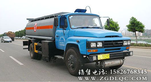 東風尖頭汽油機加油車