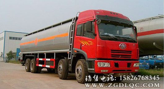 解放前四后八運(yùn)油車(chē)