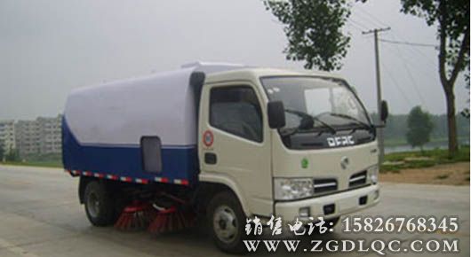 東風1070掃路車