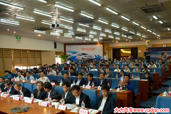 2016節(jié)能環(huán)保與新能源汽車峰會召開 2016節(jié)能環(huán)保與新能源汽車峰會召開