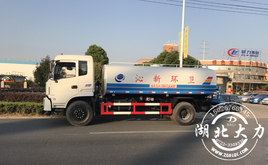 東風(fēng)灑水車廠家 東風(fēng)灑水車廠家