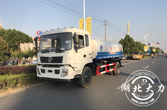 東風(fēng)灑水車圖片 東風(fēng)灑水車圖片