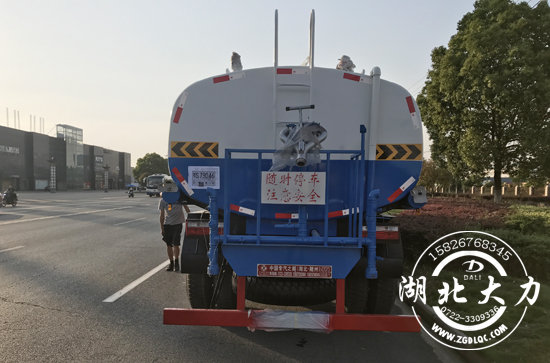 東風(fēng)14方灑水車 東風(fēng)14方灑水車
