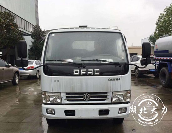 東風(fēng)多利卡掃路車圖片 東風(fēng)多利卡掃路車圖片