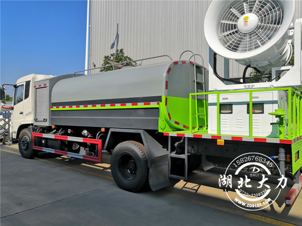 東風(fēng)天錦灑水車 東風(fēng)天錦灑水車